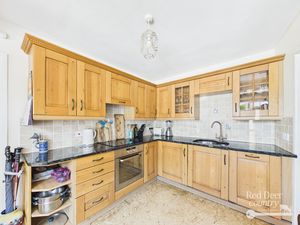 Kitchen/Breakfast Room- click for photo gallery